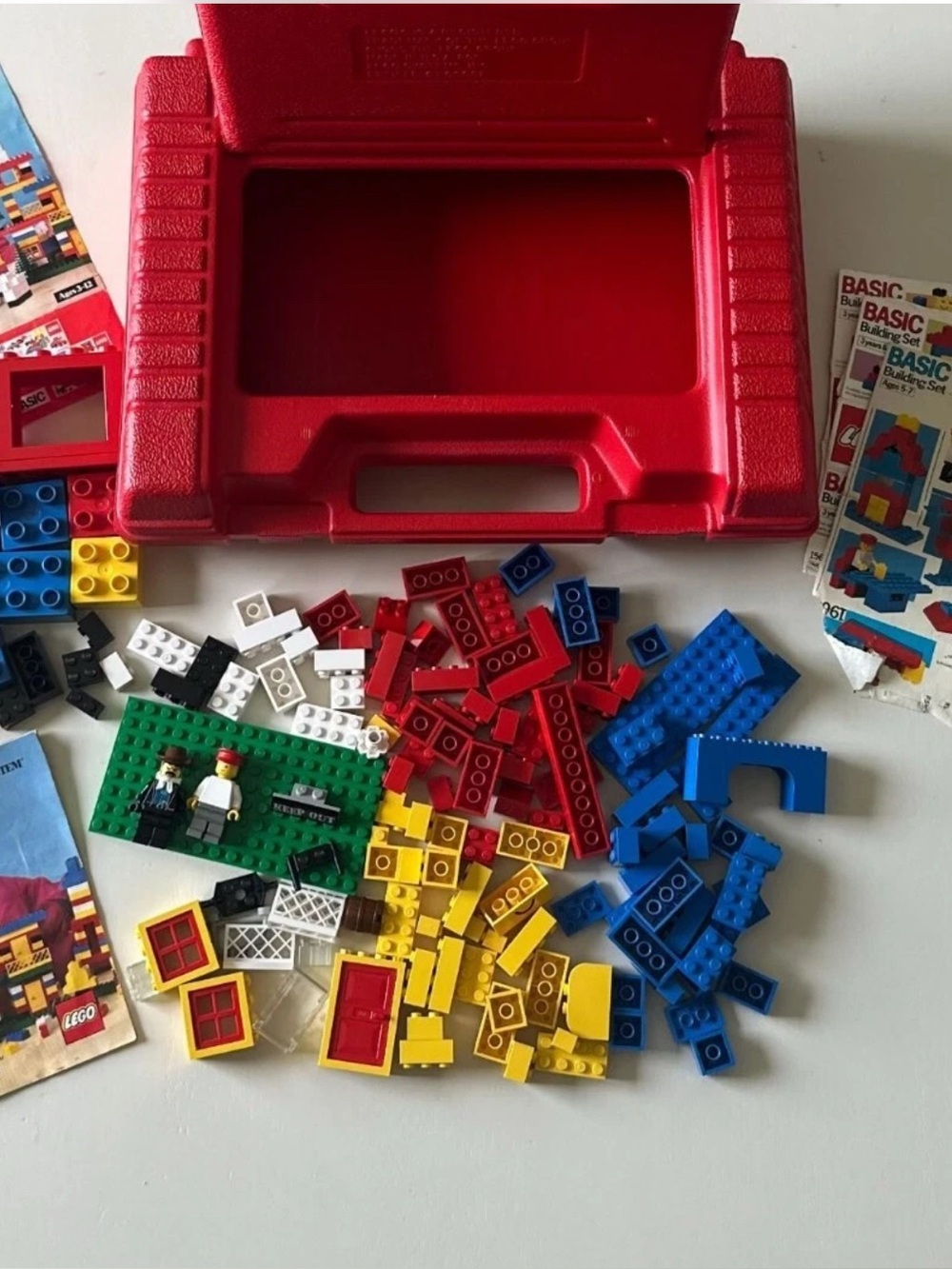 Vintage LEGO Basic Building Set in Red Case Manuals Booklets & Mixed Pieces - Picture 6 of 11